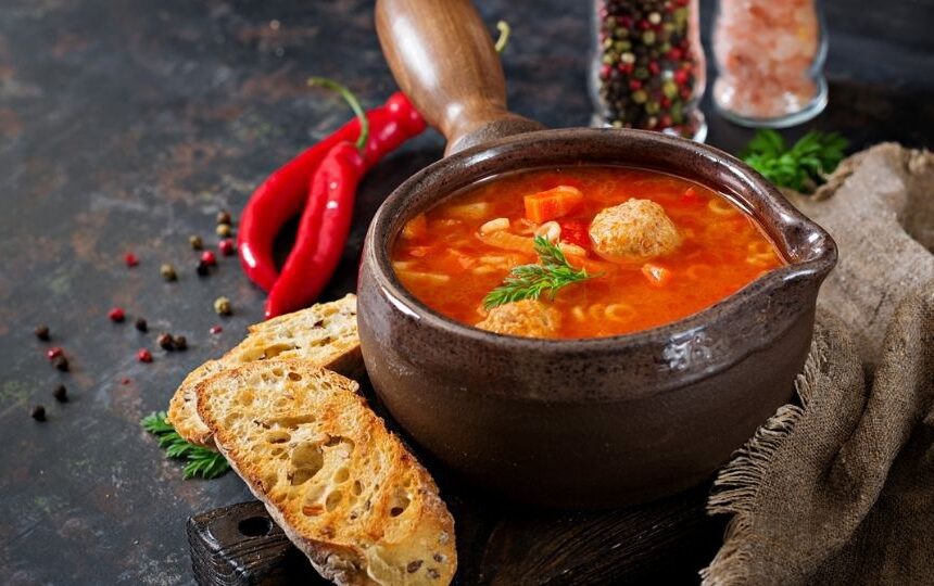 Supă de roșii cu perișoare și paste